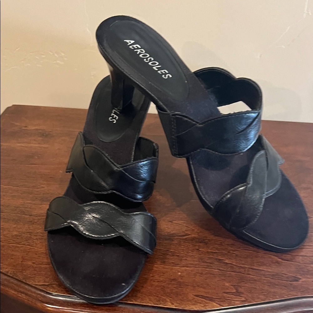 AEROSOLES Black Women's Heeled Mules. Size 7 1/2